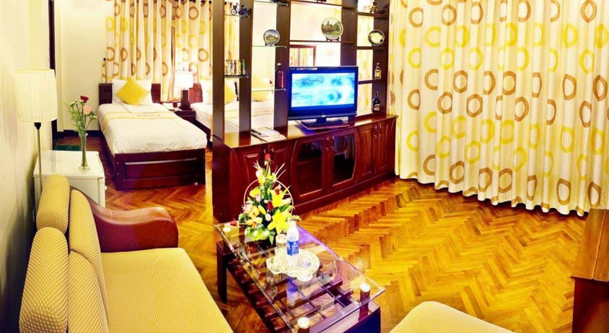 Victory Hotel Hué Extérieur photo